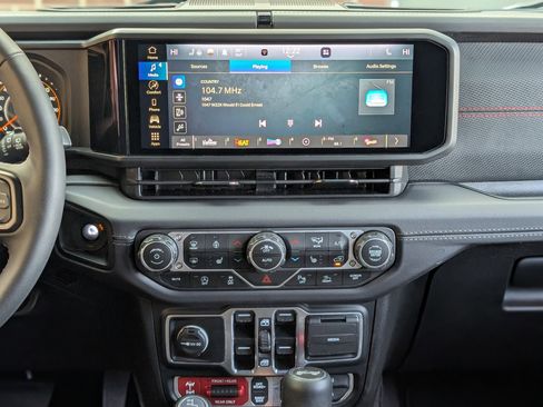 Used 2025 Jeep Wrangler Rubicon image 26