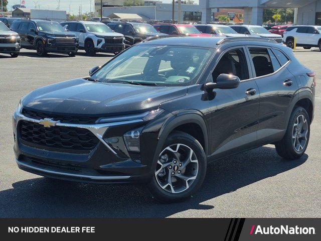 Used 2025 Chevrolet Trax LT FWD image 1