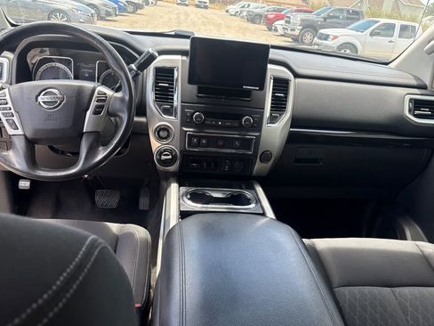 Used 2017 Nissan Titan SV AWD/4WD image 4