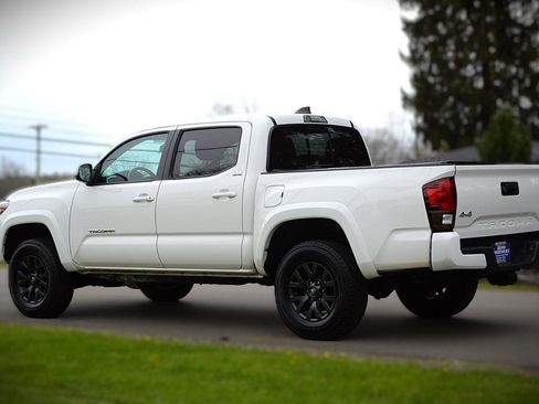 Used 2023 Toyota Tacoma SR5 w/ Technology Package image 7
