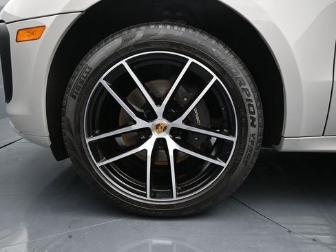 Used 2025 Porsche Macan AWD/4WD image 7