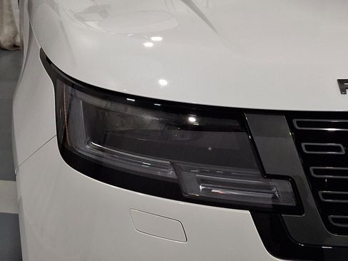 Certified 2024 Land Rover Range Rover SE AWD/4WD image 8