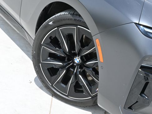 Certified 2023 BMW i7 xDrive60 AWD/4WD image 11