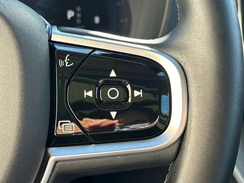 Used 2025 Volvo XC60 B5 Plus image 28