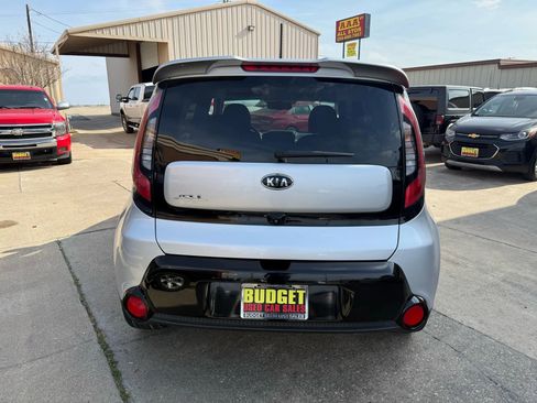Used 2016 Kia Soul + image 6