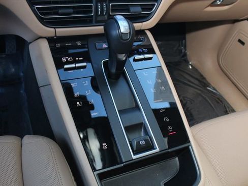 Certified 2025 Porsche Macan image 17