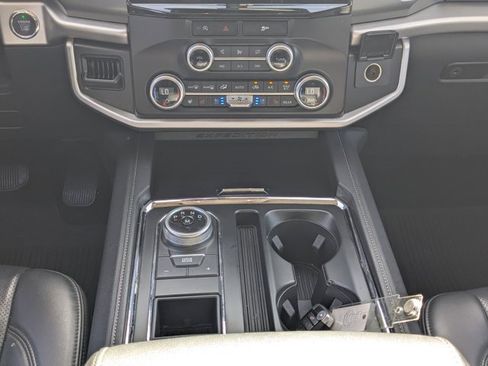 Used 2024 Ford Expedition XLT image 21