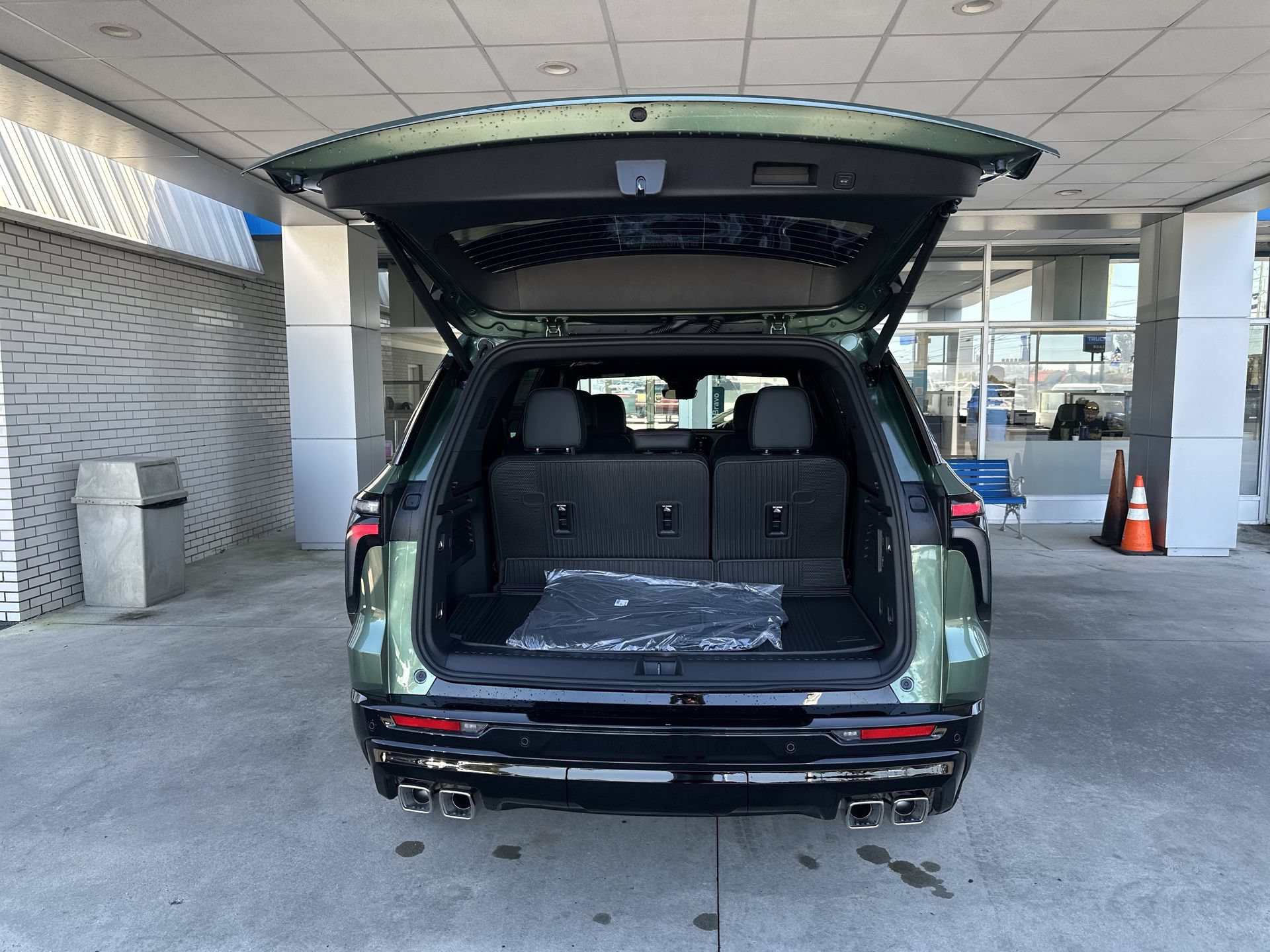 New 2027 Chevrolet Traverse RS w/ LPO, Floor Liner Package AWD/4WD image 27