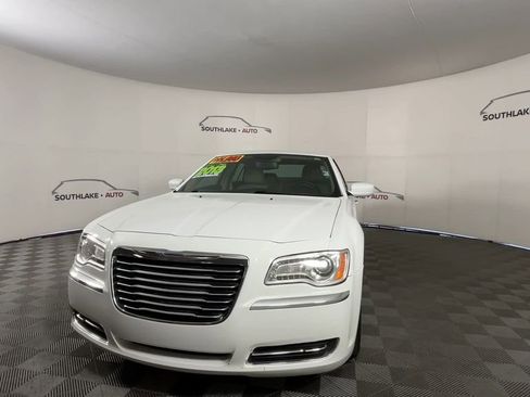 Used 2013 Chrysler 300 RWD image 3