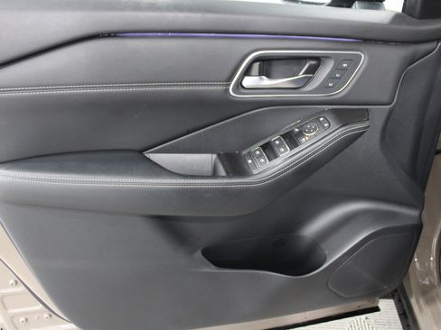 Used 2024 Nissan Rogue Platinum w/ Platinum Premium Package AWD/4WD image 6