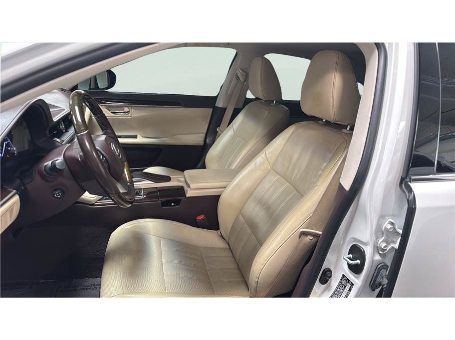 Used 2016 Lexus ES 350 w/ Luxury Package w/Wood Trim FWD image 17