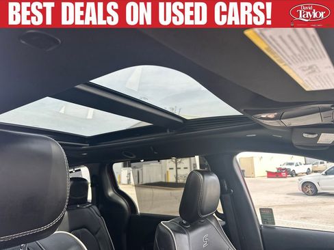 Used 2025 Chrysler Pacifica Limited FWD image 31