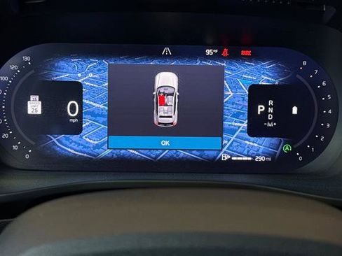 Certified 2025 Volvo XC40 B5 Core image 29