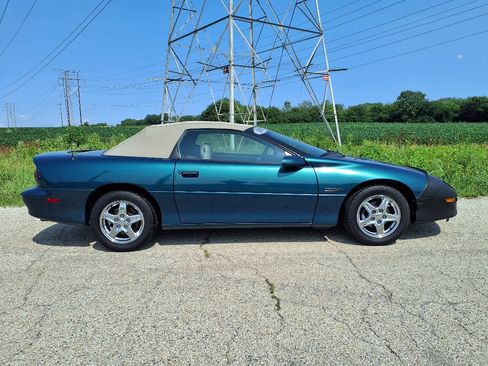Used 1997 Chevrolet Camaro Z28 RWD image 2