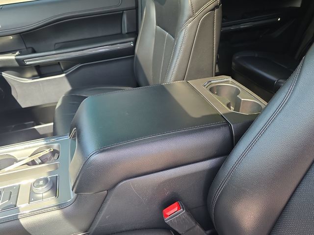 Used 2020 Ford Expedition XLT w/ Equipment Group 202A AWD/4WD image 21