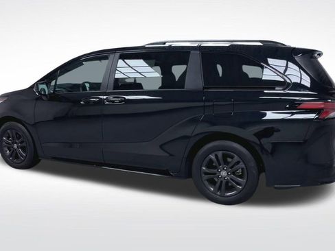 Certified 2025 Toyota Sienna XSE w/ XSE Plus Package AWD/4WD image 7
