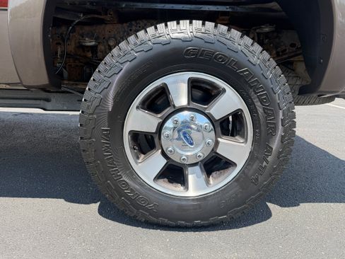 Used 2015 Ford F250 Lariat w/ Lariat Interior Package AWD/4WD image 10