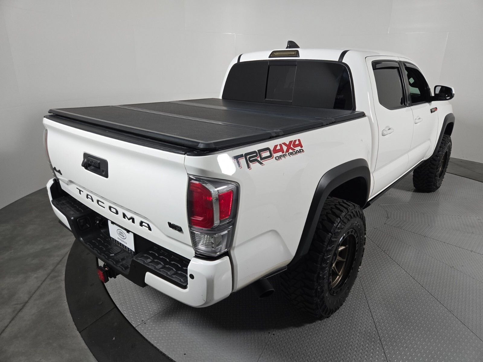 Used 2021 Toyota Tacoma TRD Off-Road w/ TRD Premium Off Road Package AWD/4WD image 2