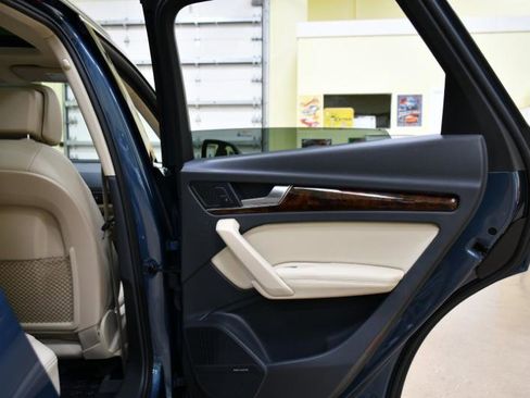 Used 2018 Audi Q5 Prestige w/ Prestige Package image 35