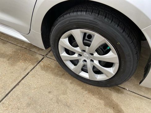 Used 2020 Toyota Corolla LE image 29