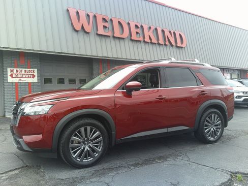 Used 2023 Nissan Pathfinder SL w/ SL Premium Package AWD/4WD image 3