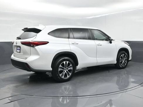 Used 2023 Toyota Highlander XLE FWD image 8