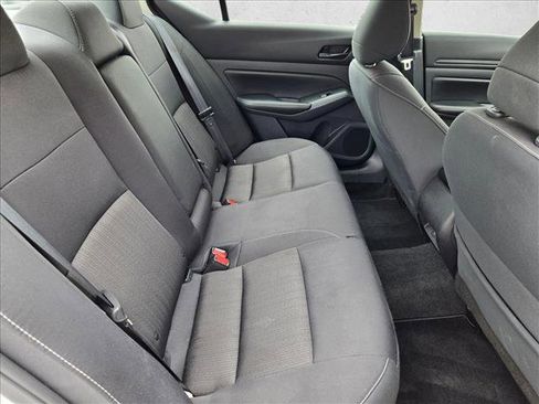 Used 2025 Nissan Altima 2.5 SV FWD image 18