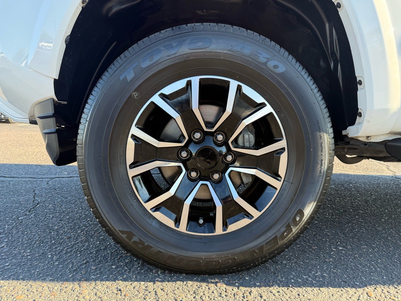 Used 2017 Toyota Tacoma TRD Sport w/ Tow Package RWD image 11
