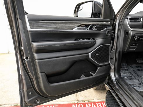 Used 2022 Jeep Wagoneer Series II w/ Premium Group I RWD image 39