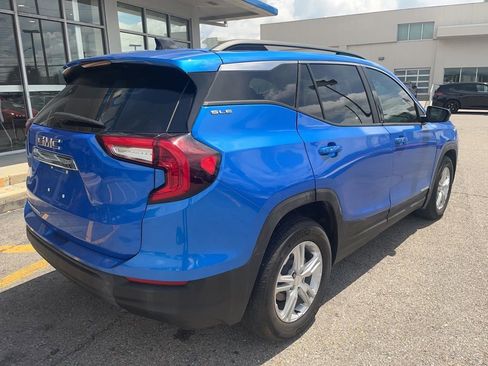 Used 2024 GMC Terrain SLE w/ Driver Convenience Package FWD image 6