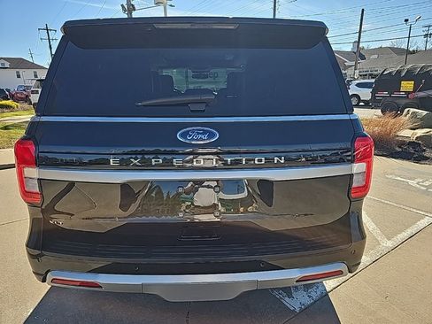 Used 2022 Ford Expedition XLT image 11