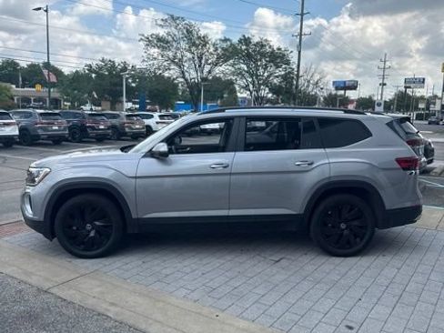 Used 2024 Volkswagen Atlas SE w/ Black Wheel Package AWD/4WD image 10