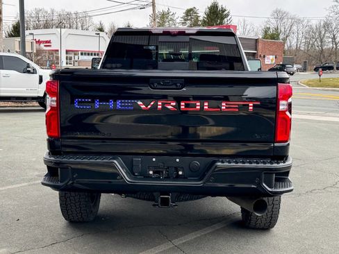 Used 2021 Chevrolet Silverado 2500 LTZ w/ LTZ Plus Package image 5