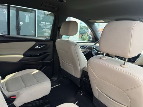 Used 2023 Chevrolet Traverse LT w/ LPO, Cargo Package AWD/4WD image 15