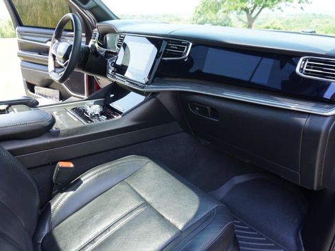 Used 2022 Jeep Wagoneer Series III w/ Premium Group I AWD/4WD image 39