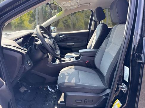 Used 2017 Ford Escape SE w/ Equipment Group 201A AWD/4WD image 9