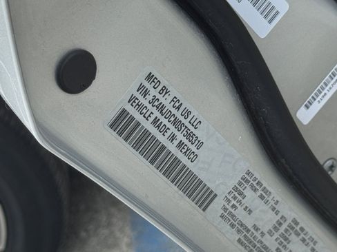 Used 2025 Jeep Compass Limited image 30