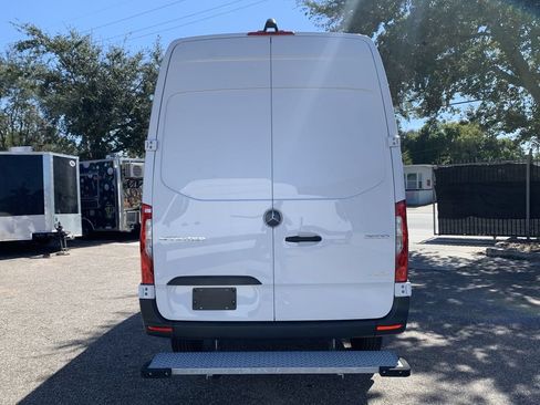 Used 2023 Mercedes-Benz Sprinter 2500 image 3