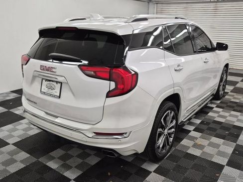 Used 2020 GMC Terrain Denali w/ Denali Premium Package FWD image 6