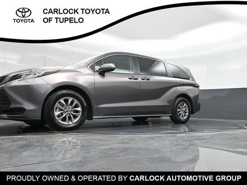 Used 2022 Toyota Sienna LE FWD image 44