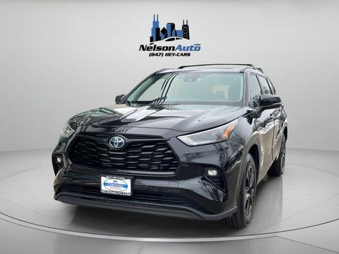 Used 2024 Toyota Highlander XLE image 11