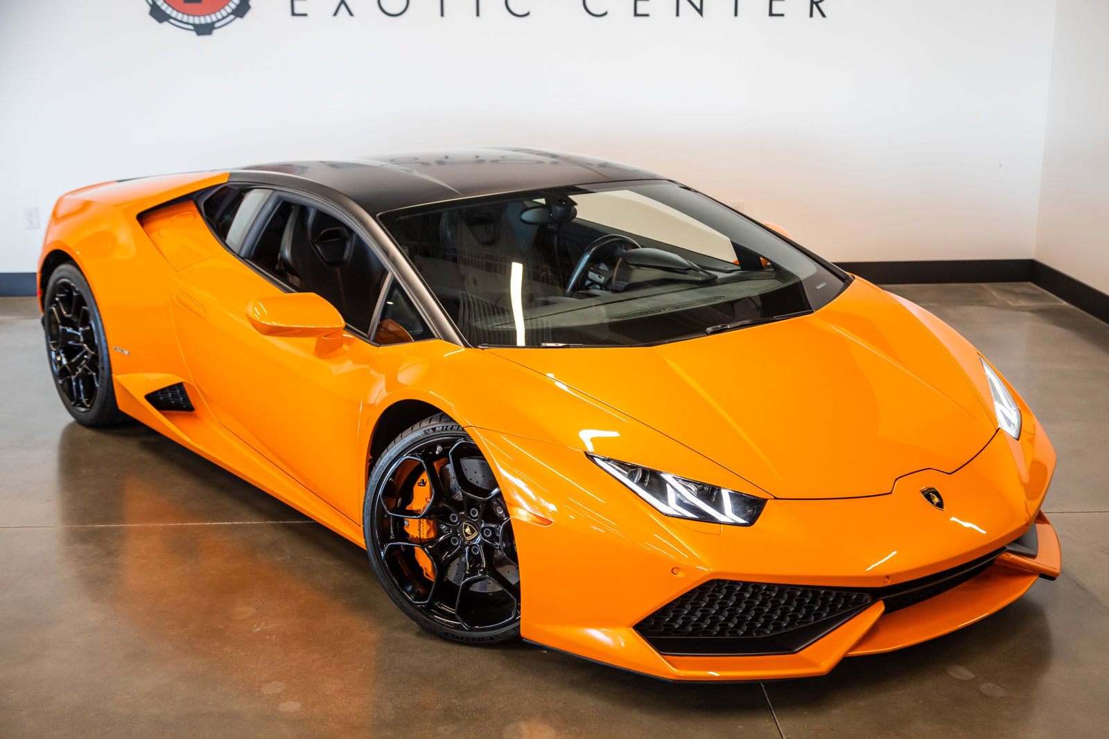 Used 2015 Lamborghini Huracan LP 610-4 AWD/4WD image 2