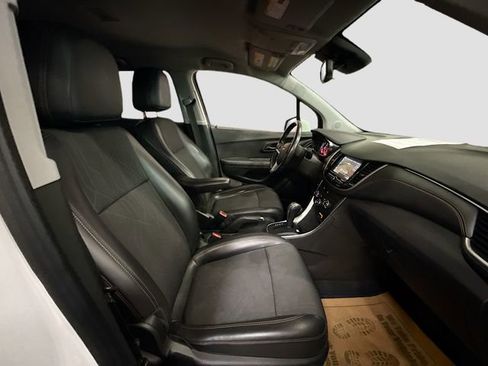 Used 2019 Chevrolet Trax LT w/ LT Convenience Package FWD image 26