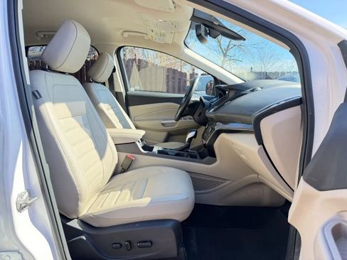 Used 2019 Ford Escape Titanium w/ U9j03 - Titanium Tow Package AWD/4WD image 30
