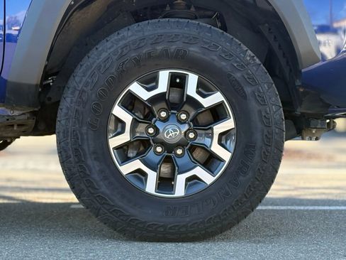 Used 2022 Toyota Tacoma TRD Off-Road w/ Technology Package image 31