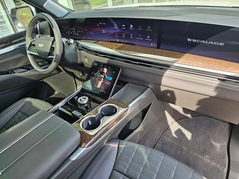New 2026 Cadillac Escalade ESV Platinum Sport AWD/4WD image 10