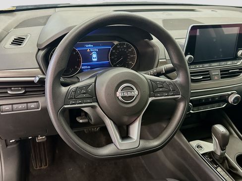 Used 2025 Nissan Altima 2.5 SV FWD image 18