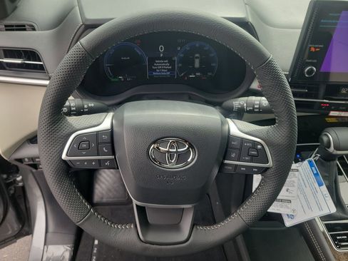 New 2026 Toyota Sienna Platinum image 29