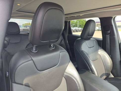 Used 2021 Jeep Cherokee Latitude Plus w/ Sun & Sound Group AWD/4WD image 29