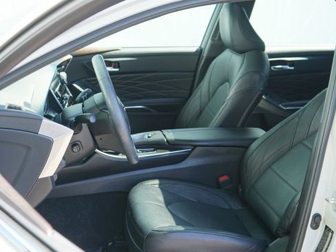 Used 2022 Toyota Avalon Limited w/ Advanced Safety Package FWD image 11